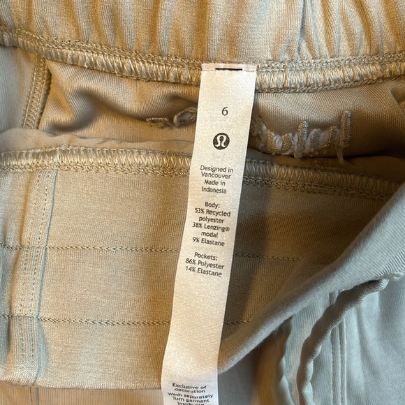 Soft Ambitions High-Rise Shorts - Picture 2 of 3